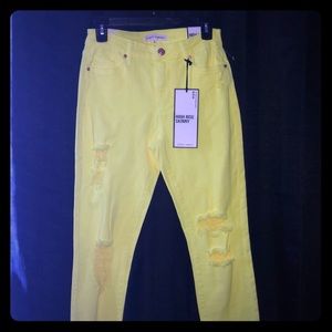 Brand new Almost Famous boyfriend jeans!